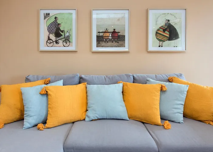 Lia\'S Home Two